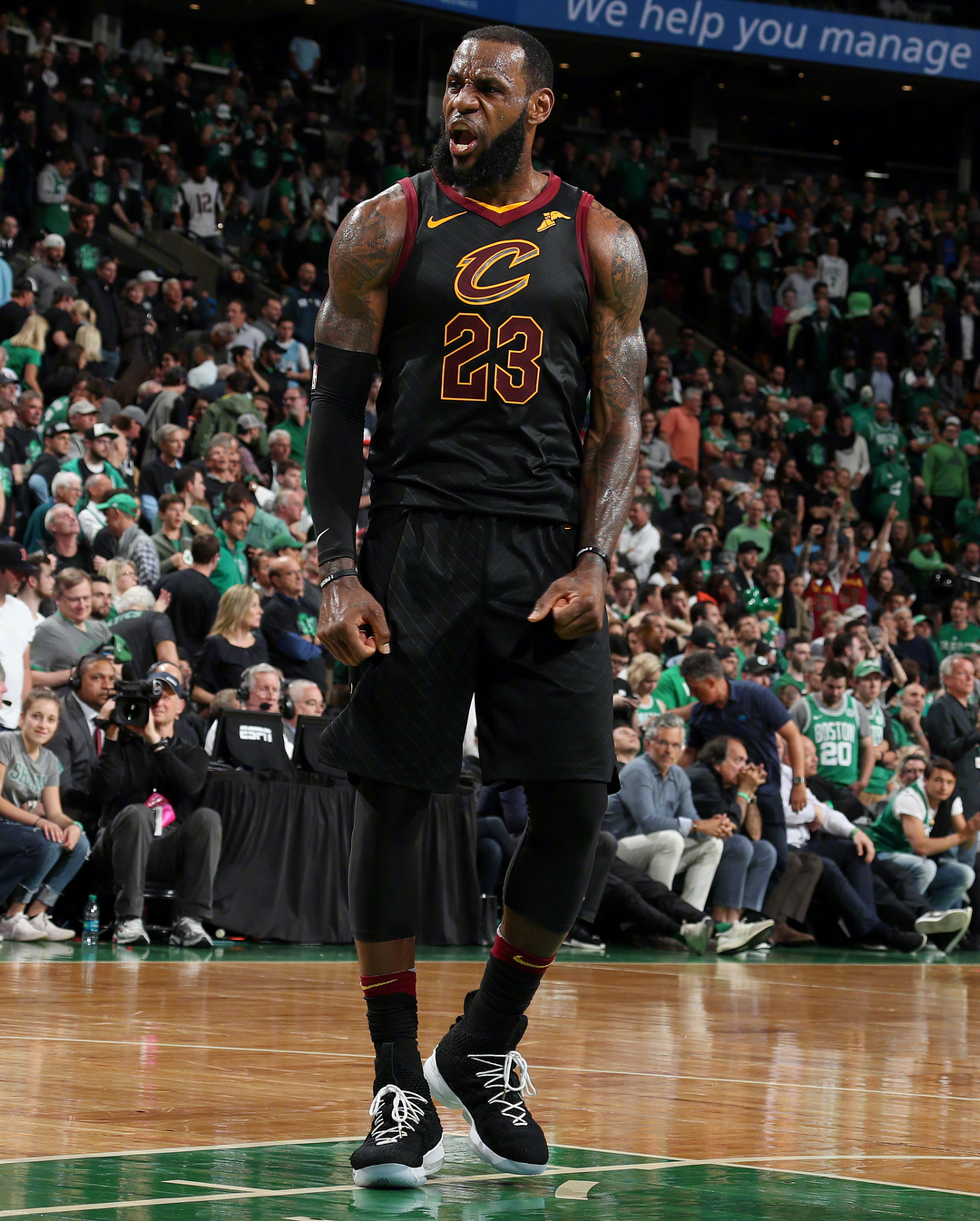 亚冠战报：蓉城惊艳逼平神户，海港晋级战在即（亚冠快讯：蓉城精彩战平神户，海港晋级关键战将至）