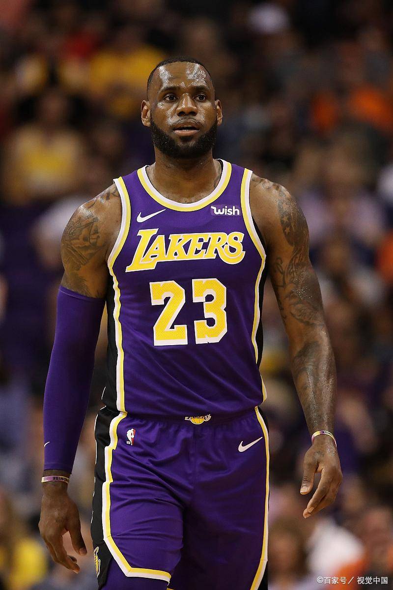 波兰足协谴责投掷烟火球迷：绝不容忍任何违反安全规定的行为（波兰足协痛斥投掷烟火球迷：对任何违反安全规定的行为零容忍）