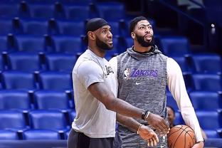 可圈可点！乔治三分7中4贡献赛季新高23分（乔治手感火热！三分7投4中砍下赛季新高23分）