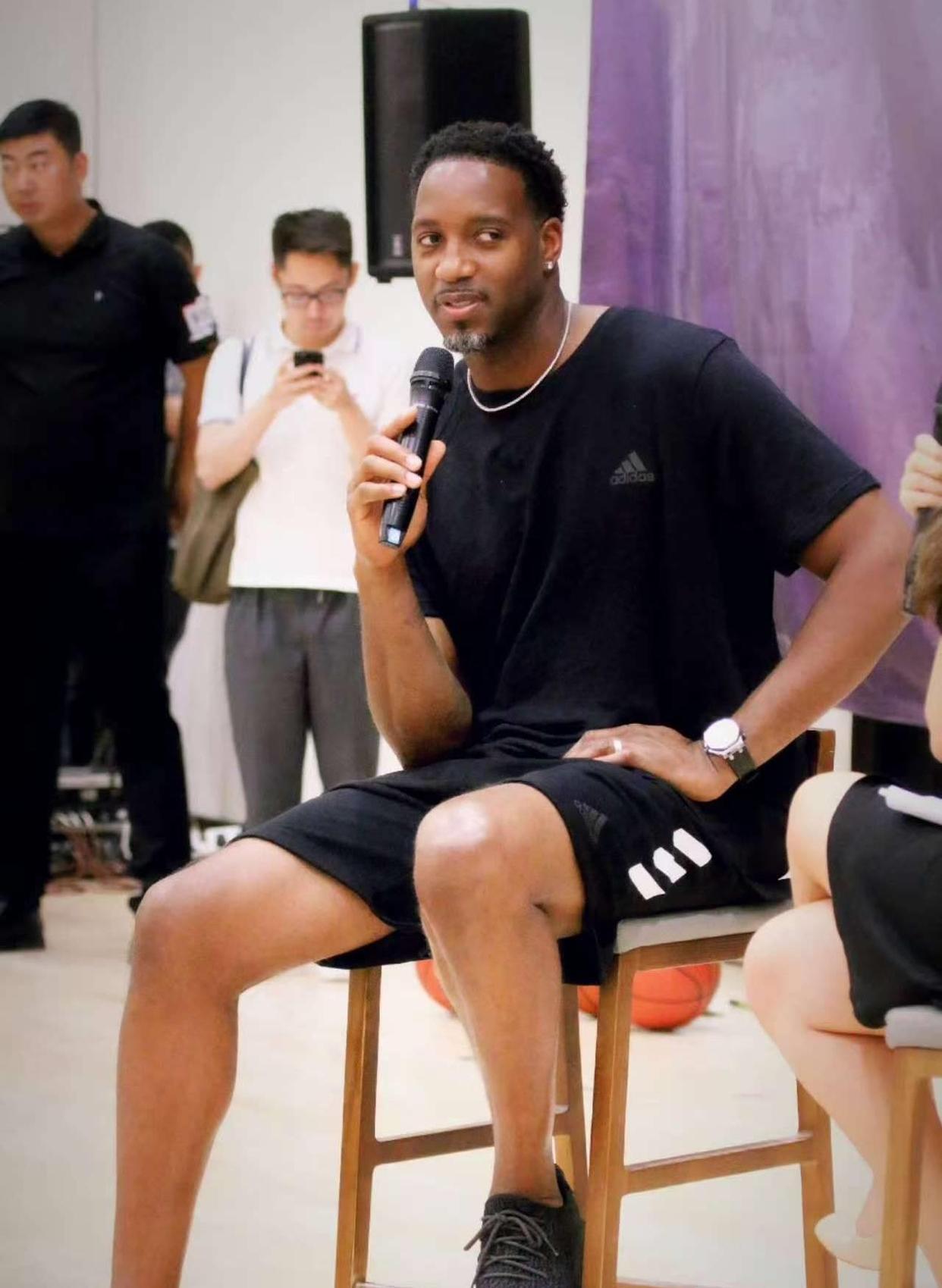 哈兰德本赛季至今直接参与35球，本世纪所有球员赛季同期第3（哈兰德本季已直接参与35球，位列本世纪同期第3）