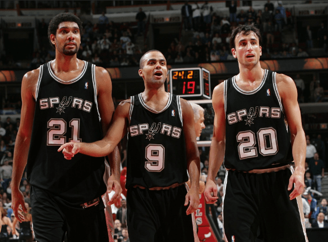 0-3不敌拜仁，勒沃库森连续37场德甲客场不败纪录遭终结（拜仁3-0击败勒沃库森，德甲客场37场不败纪录终止）