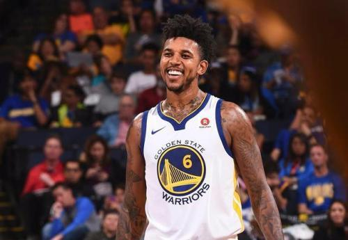 凯文-麦卡利斯特：当然想参加世界杯，阿根廷右后卫竞争很激烈（凯文-麦卡利斯特：我当然想踢世界杯，阿根廷右后卫位置竞争白热化）